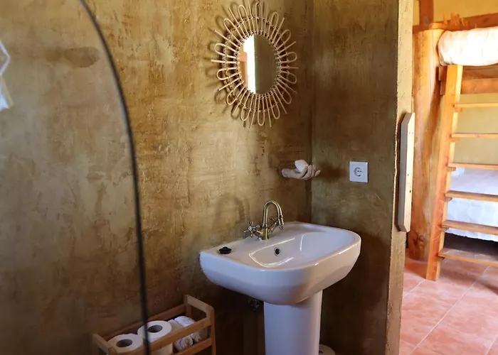 Associação Quinta Relvas Alojamento de Turismo Rural *